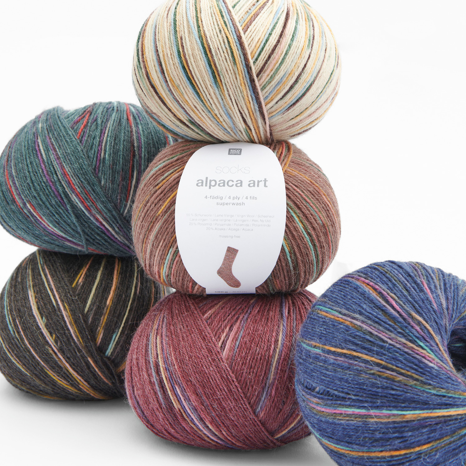 Socks Alpaca Art 4-fädig Wolle von Rico Design in verschiedenen Farben wie Puder, Bordeaux und Marine, ideal für Strickprojekte.