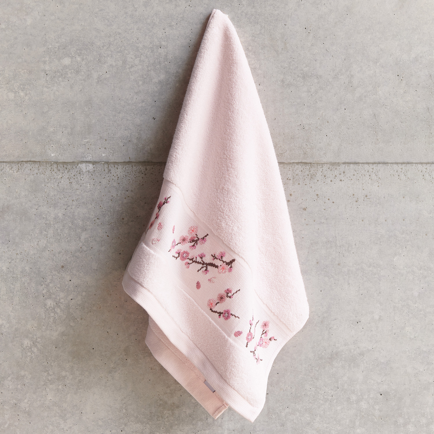 Stickanleitung Handtuch mit Kirschblüten-Zweigen von Rico Design