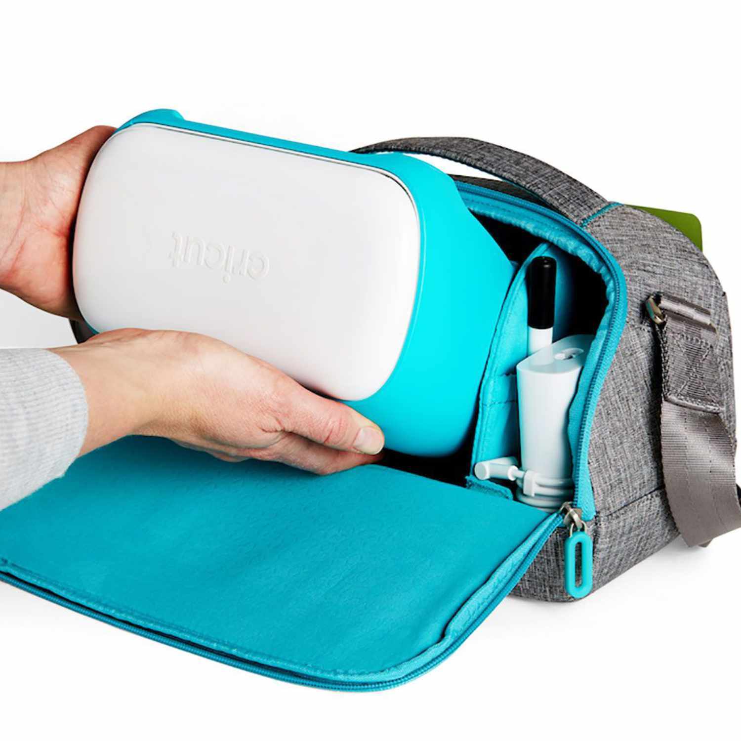 Joy Carry Case Transporttasche in Grau mit türkisfarbenem Innenfutter, ideal für Cricut-Geräte.