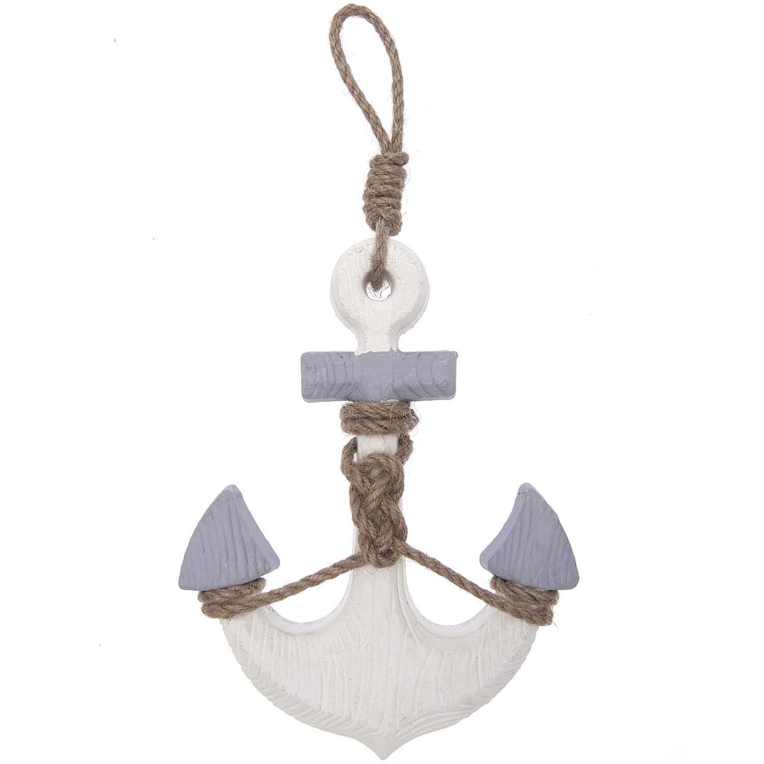 Holzhänger Anker von Rico Design in Weiß und Blau, verziert mit Seil, ideal für maritime Dekorationen.