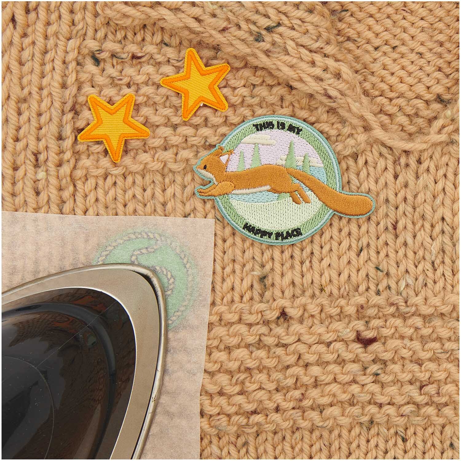 Patches Pfadfinder Hase zum Aufbügeln, 7-teilig, auf gestricktem Stoff mit Bügeleisen und Sternen.