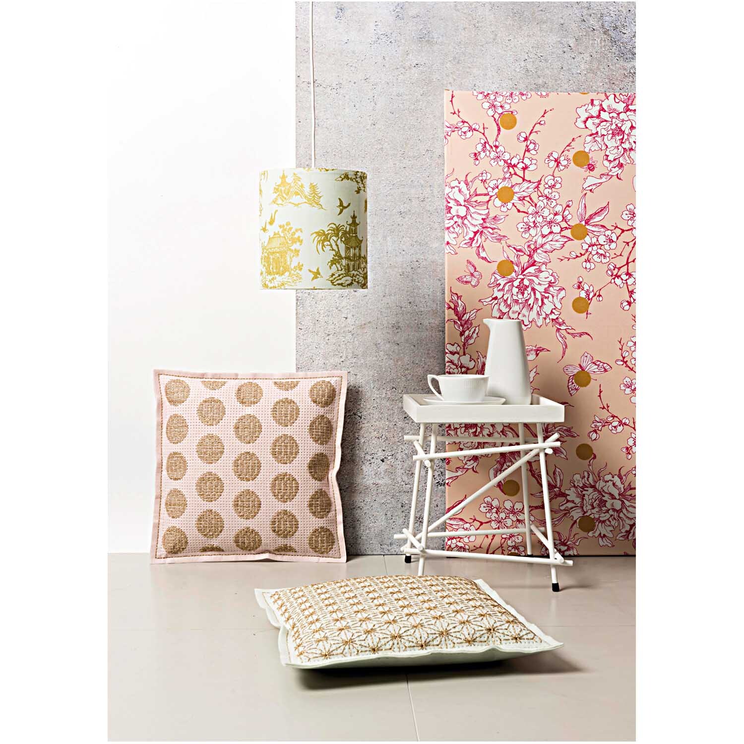 Stickpackung Kissen puder Punkte gold 42x42cm von Rico Design
