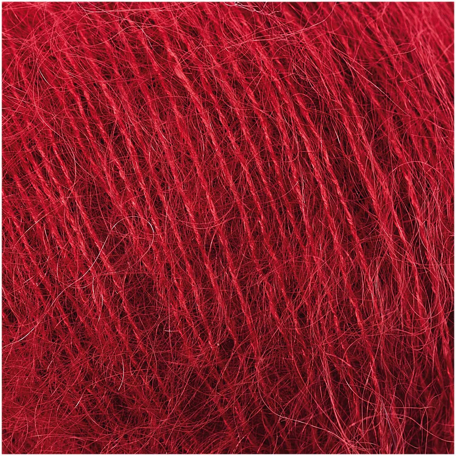 Essentials Super Kid Mohair Loves Silk in lehmrot zeigt weiches, luxuriöses Garn von Rico Design. Ideal für feine Strickprojekte.