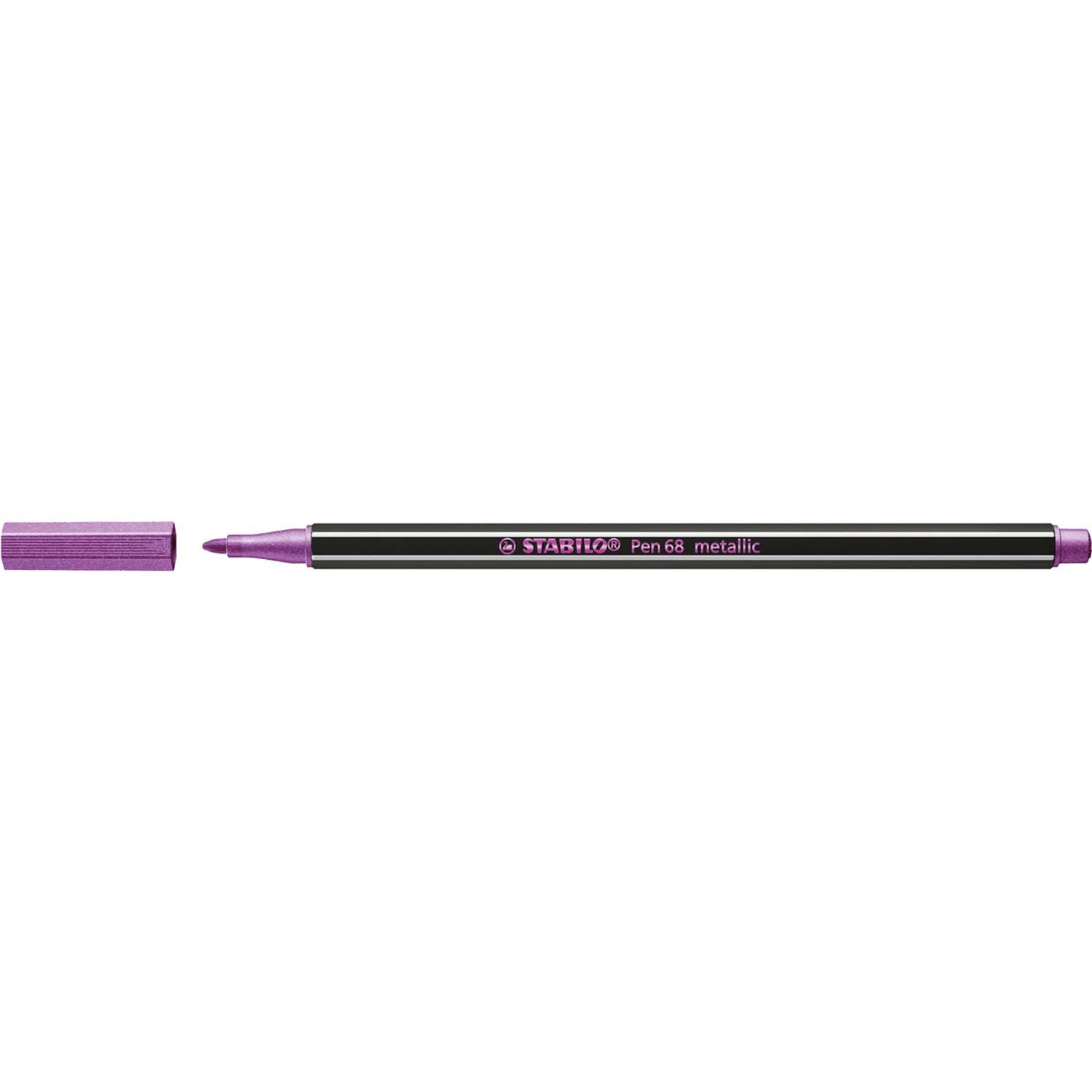 Pen 68 metallic in Rosarot von STABILO, abgebildet mit abgenommener Kappe, zeigt die feine Spitze.
