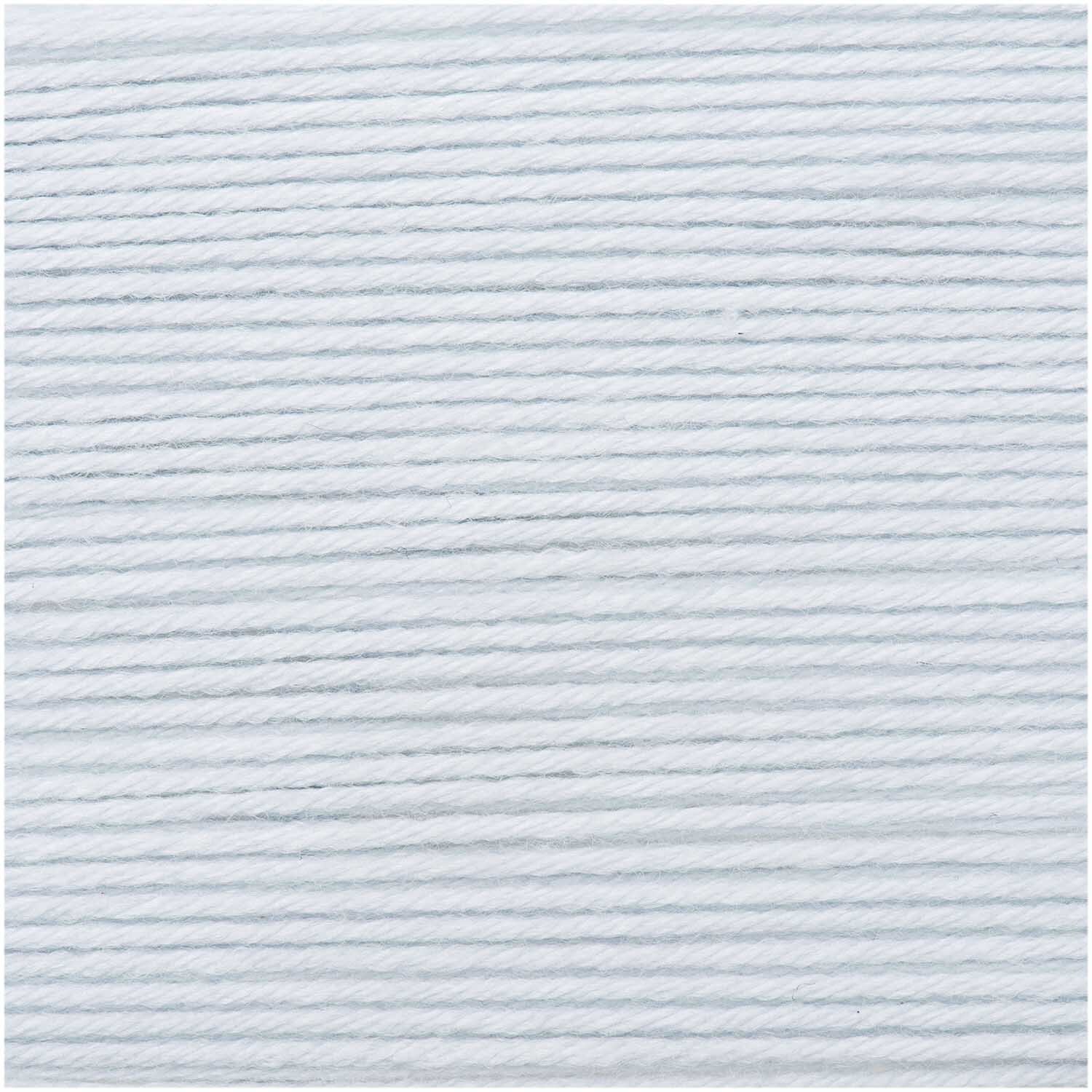 Rico Baby Dream dk uni - A Luxury Touch: Weiches, hellblaues Garn von Rico Design, ideal für Babyprojekte.
