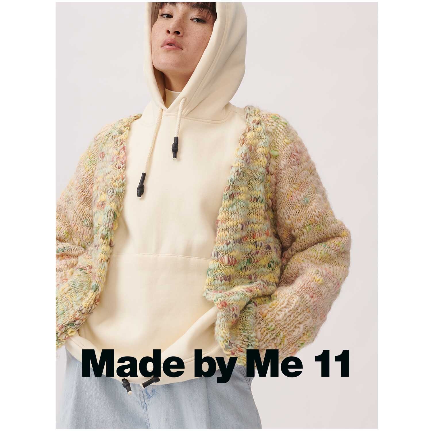 Creative Wooly Waves: Person in pastellfarbener Strickjacke von Rico Design, trägt Kapuzenpullover.