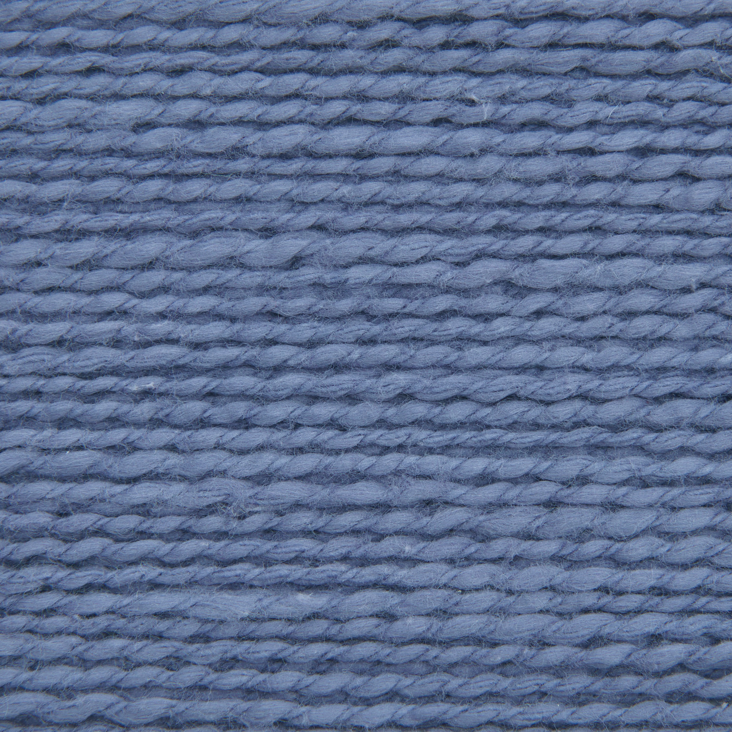 Essentials Super Cotton dk: Nahaufnahme von blauer Baumwollgarnstruktur, 50g 100m, von Rico Design.
