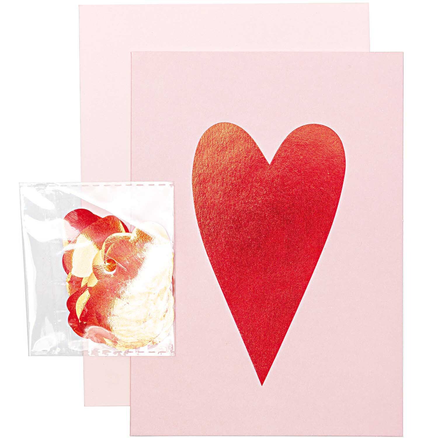 Paper Poetry Grußkartenset mit rotem Herzmotiv auf rosa Hintergrund, inklusive Umschlag und Deko von Rico Design.
