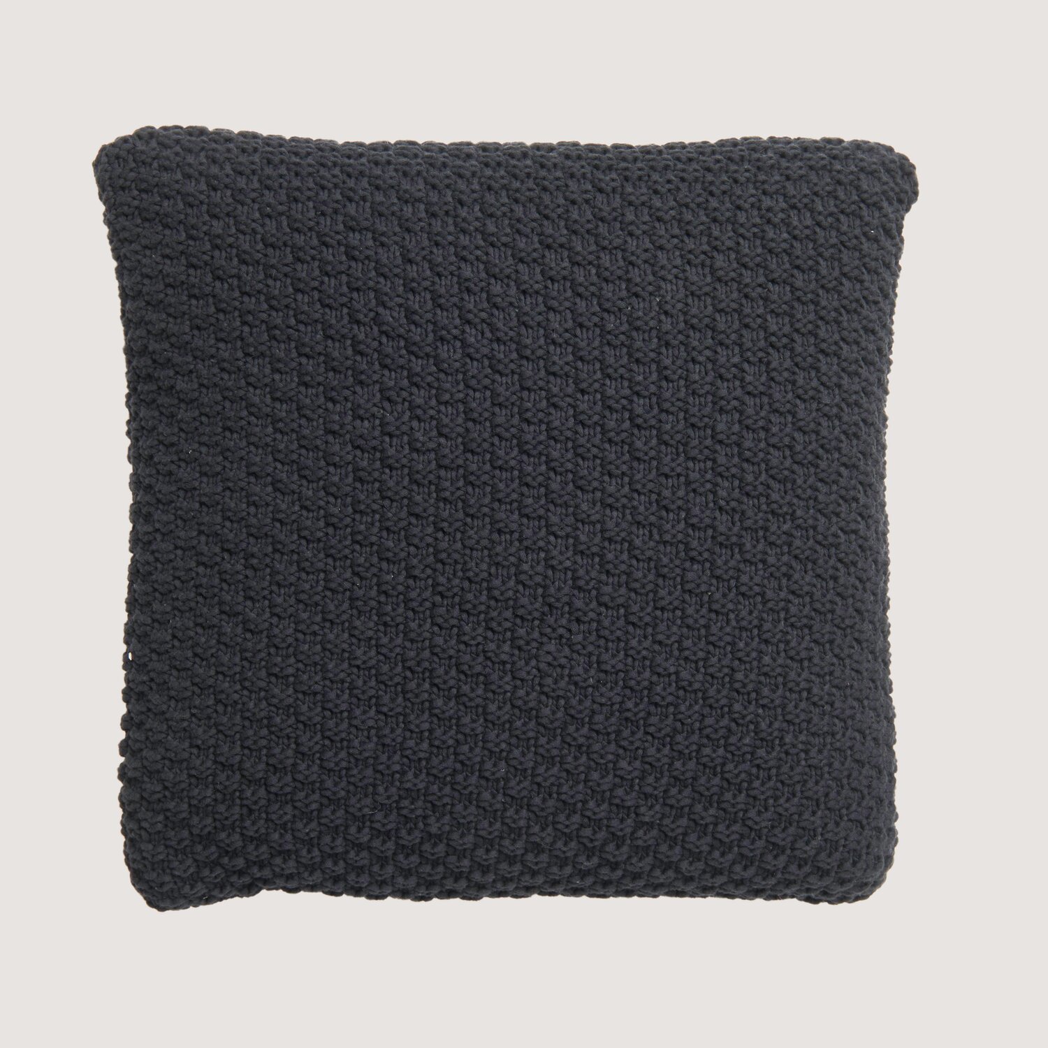 Home Special Fashion Jersey: Schwarzes, gestricktes Kissen von Rico Design, quadratisch und strukturiert.