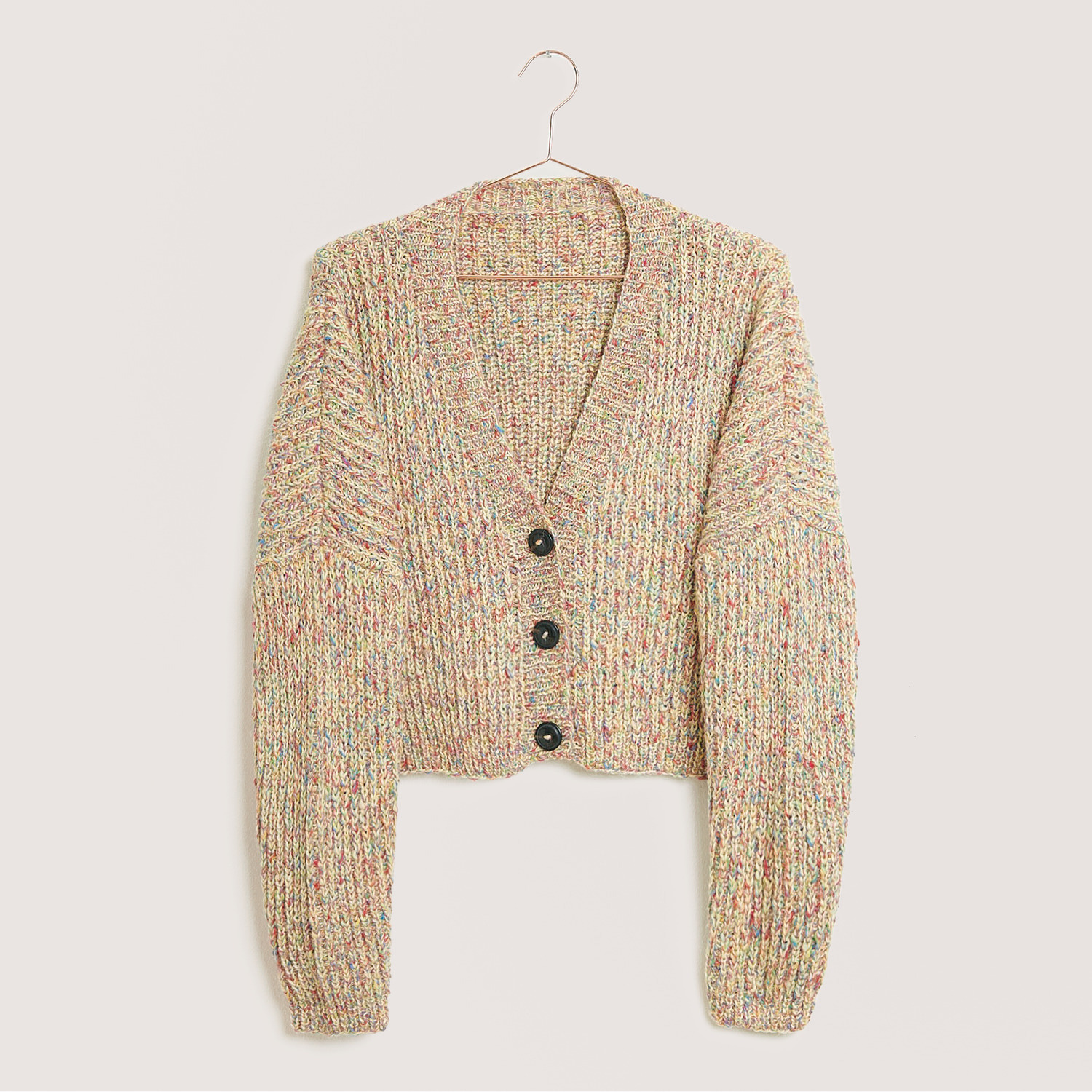 Rico Design Fun Alpaka Cotton Blend aran: Strickjacke mit V-Ausschnitt, drei Knöpfen, multicolor.