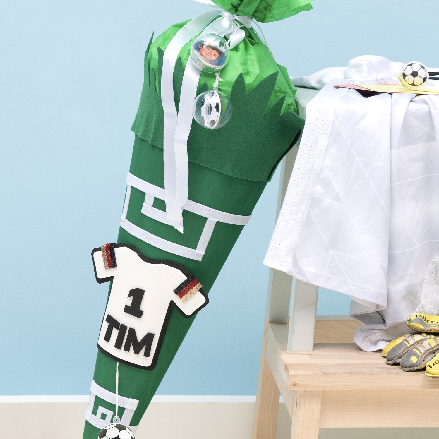 Bastelanleitung Fußball-Schultüte von Rico Design