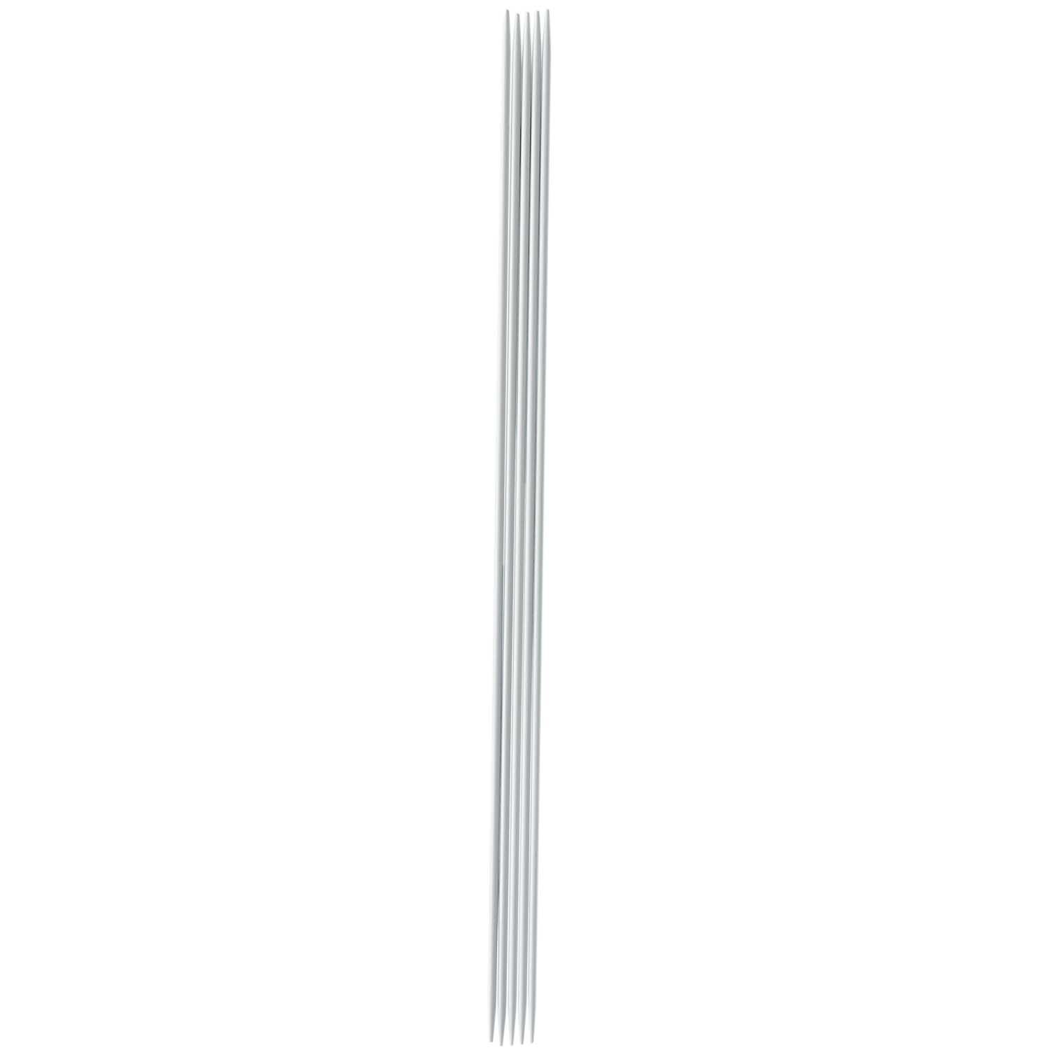 Nadelspiel 20cm Aluminium von Rico Design, bestehend aus fünf silbernen Stricknadeln in einer Reihe. Ideal für Strickprojekte.