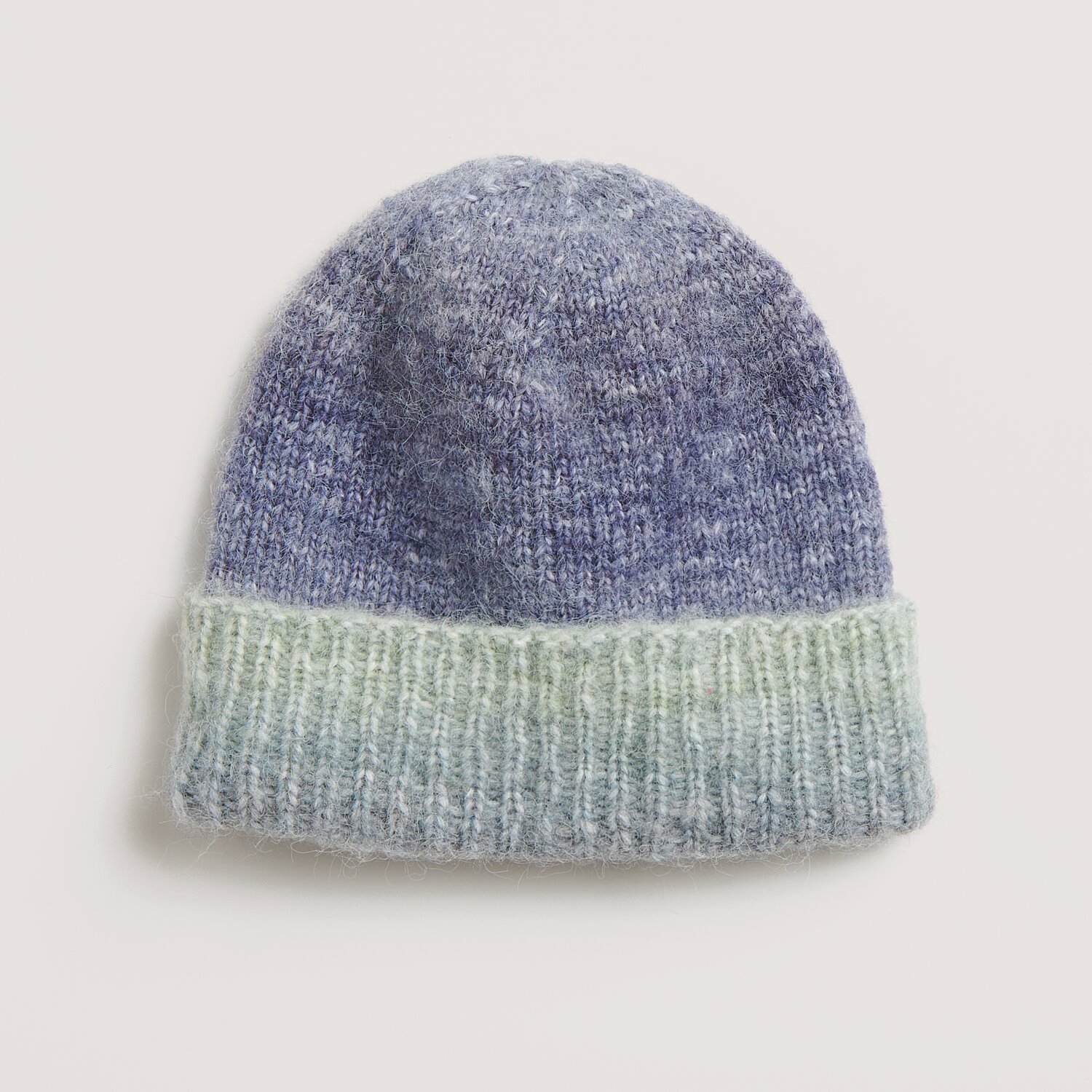 Gestrickte Mütze in blau und Grüntönen
