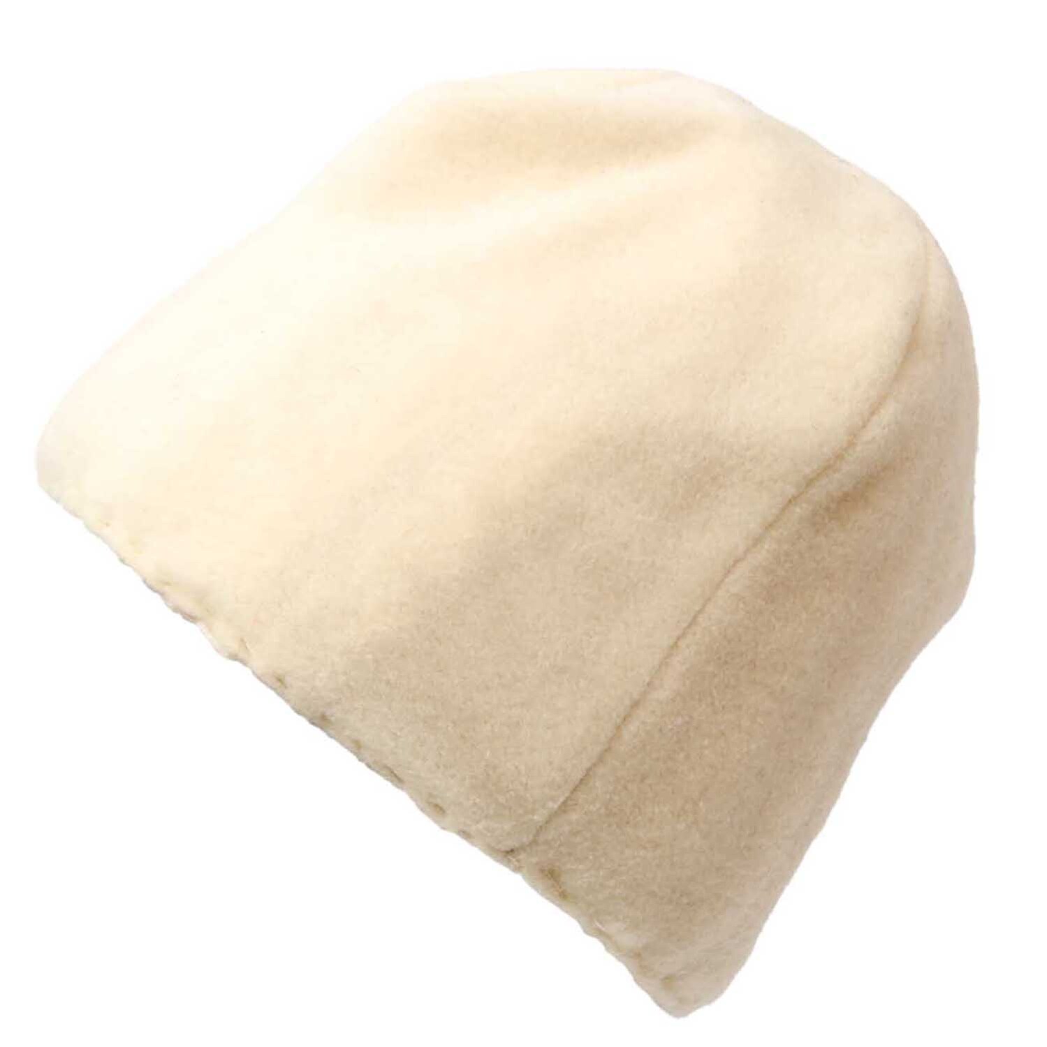 Fleecefutter für Mützen in Creme von Rico Design, zeigt eine weiche, warme Mütze auf schwarzem Hintergrund.