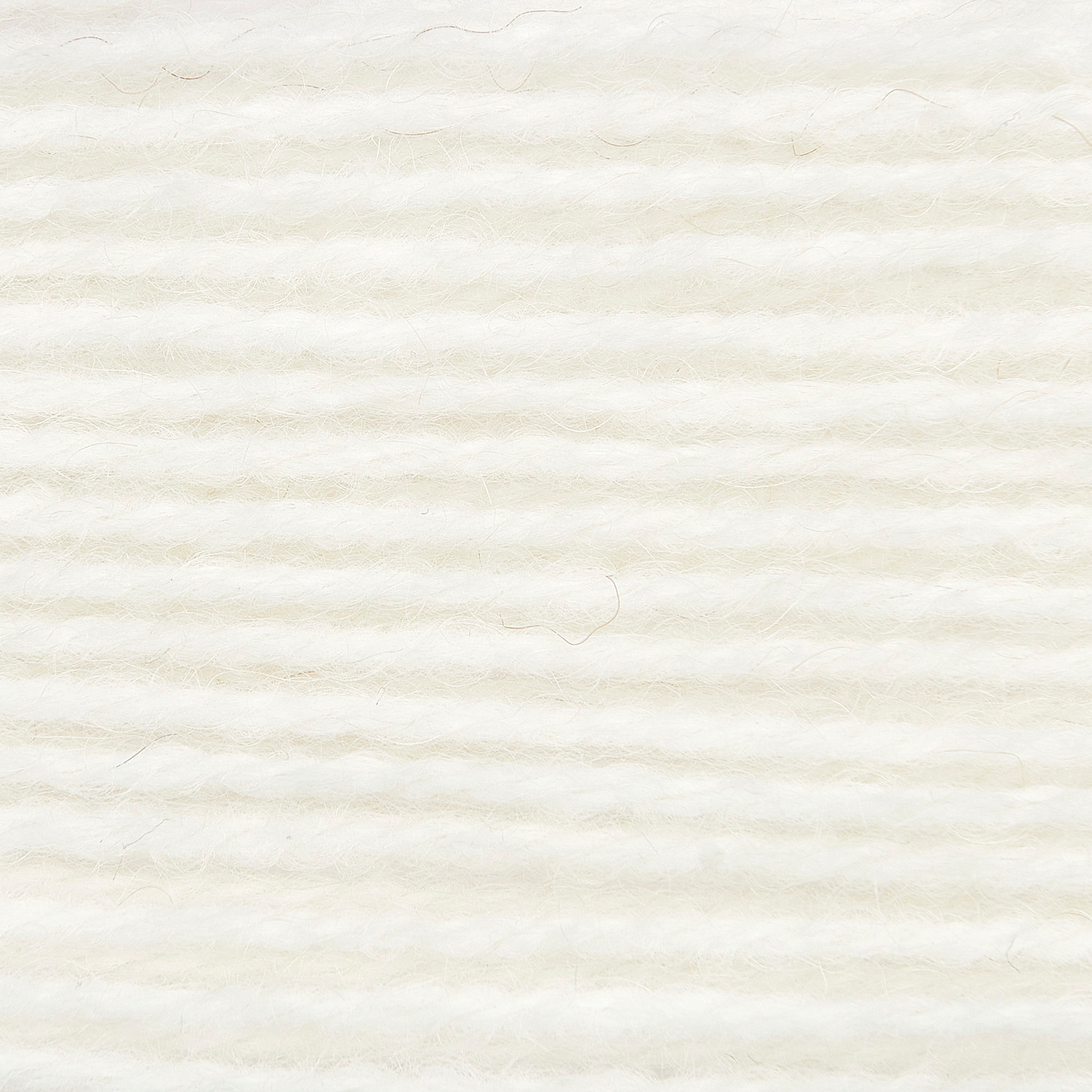 Soft Alpaca, cremefarbenes Garn von Rico Design, 50g 125m. Ideal für weiche Strickprojekte.