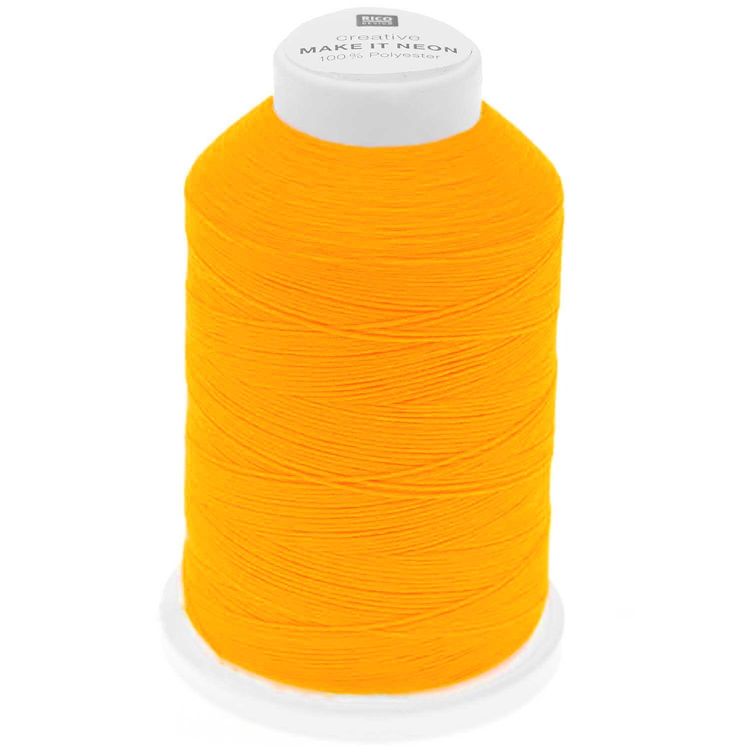 Strickset Schleife Modell 11: Leuchtend orangefarbener Garnkegel, ideal für kreative Strickprojekte.