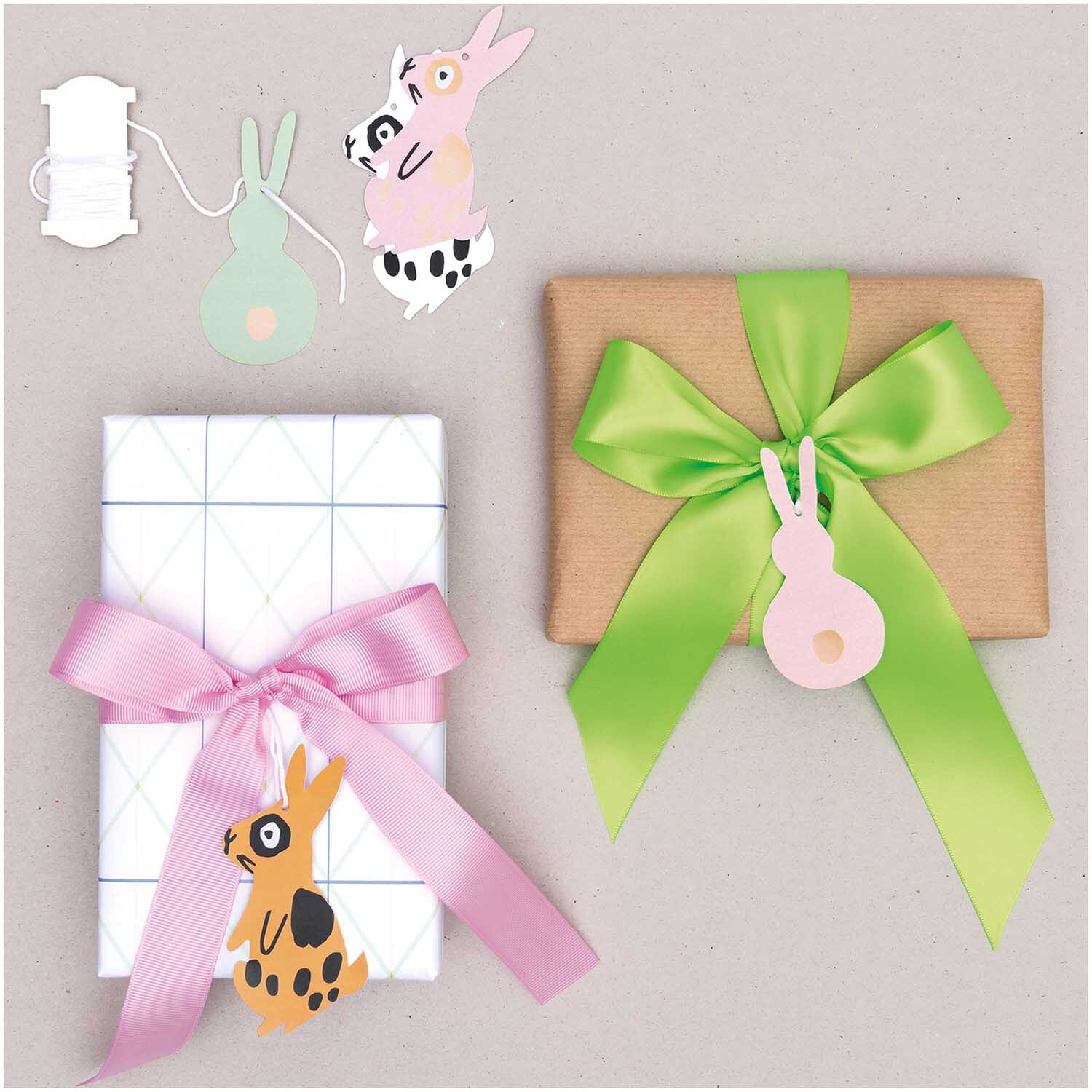 Paper Poetry Papieranhänger Bunny Hop Hasen, dekorative Anhänger an Geschenken mit bunten Schleifen.