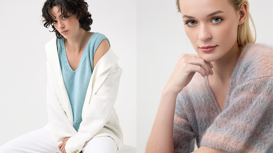 Zwei Bilder nebeneinander. Eine Frau mit einem gestrickten Top aus hellblauem Garn und eine Frau mit einem gestrickten T-Shirt aus Farbverlaufsgarn.