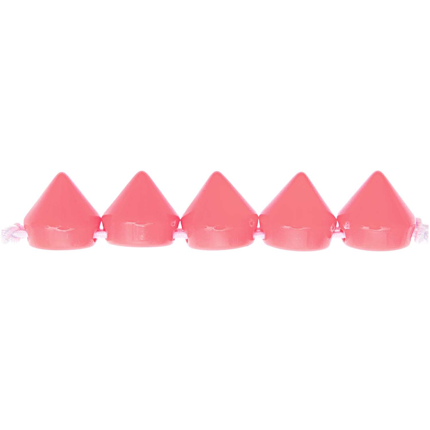 Itoshii Pyramiden Perlen in Rosa, 10x10mm, 24 Stück, von Rico Design, aufgereiht in einer Linie.