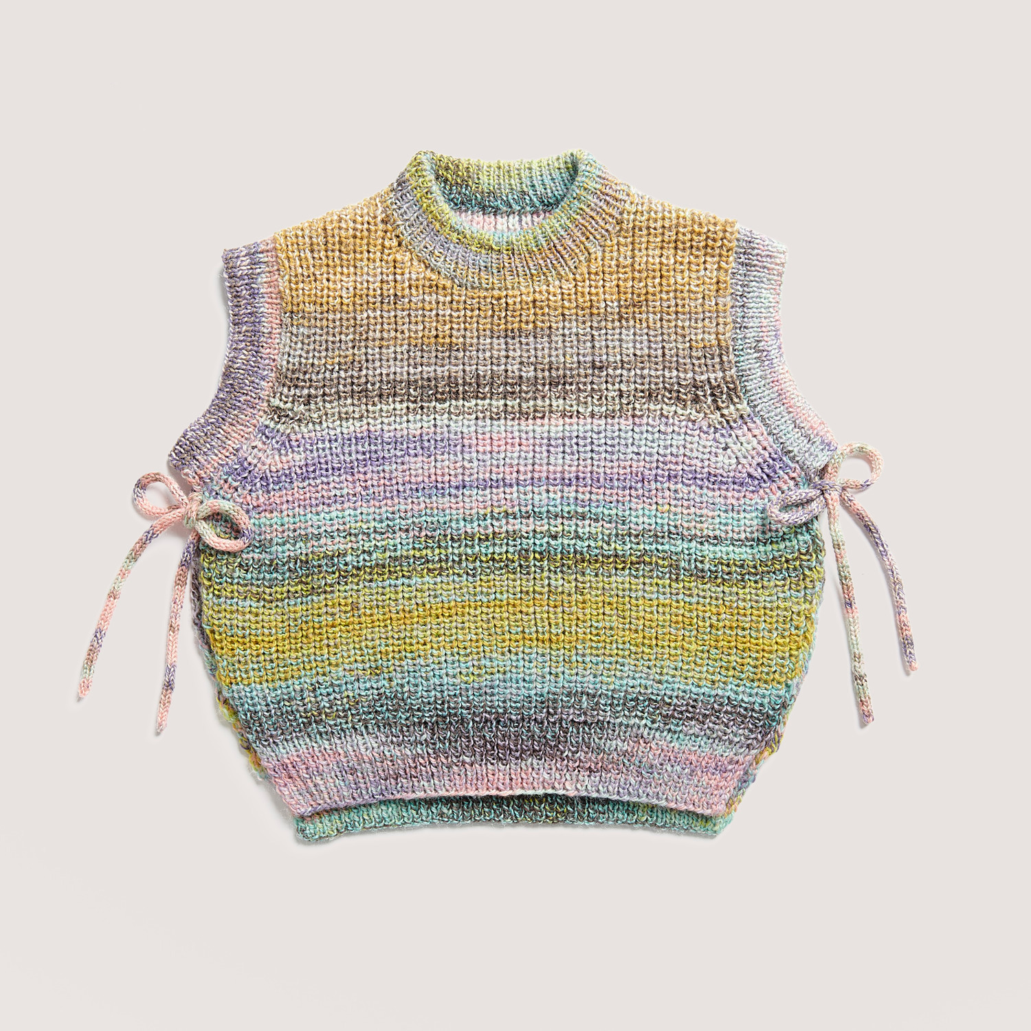 Strickset Pullunder Modell 06 aus Rico Kids 13, bunte Pastellfarben, ärmellos mit seitlichen Schleifen.