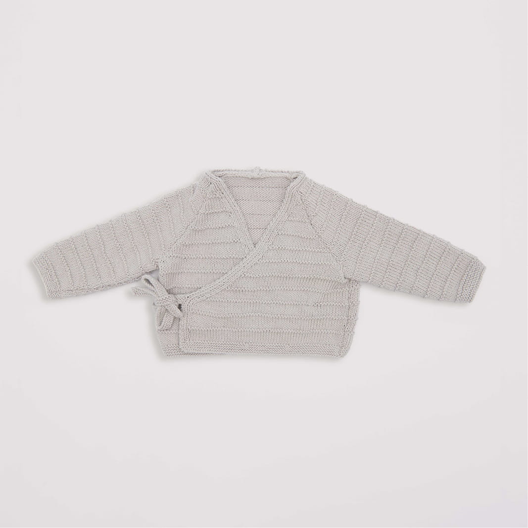 Gestrickte Baby Wickeljacke grau: Modell 14 aus dem Heft Rico Baby 039