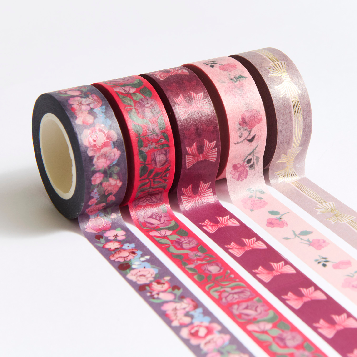 Paper Poetry Tape Set La Vie En Rose: Fünf dekorative Washi-Tapes in Rosa mit floralen Mustern von Rico Design. Ideal für kreative Projekte.