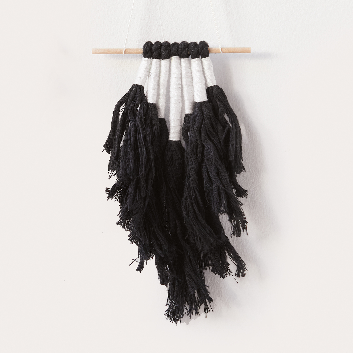 Bastelanleitung stylisher Wandbehang in Schwarz-Weiß von Rico Design
