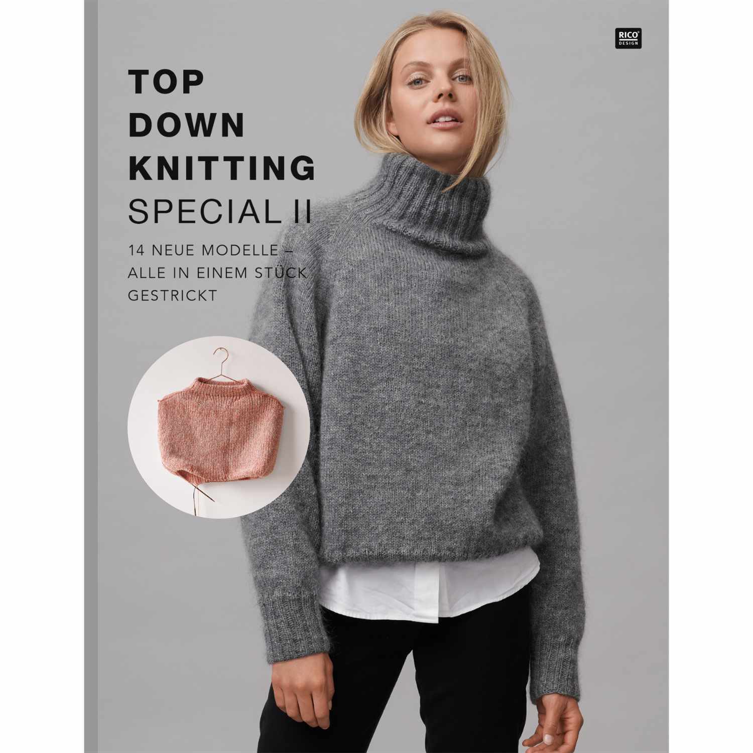 Top Down Knitting Special 2: Frau in grauem Pullover mit Rollkragen, daneben rosa Strickset von Rico Design.