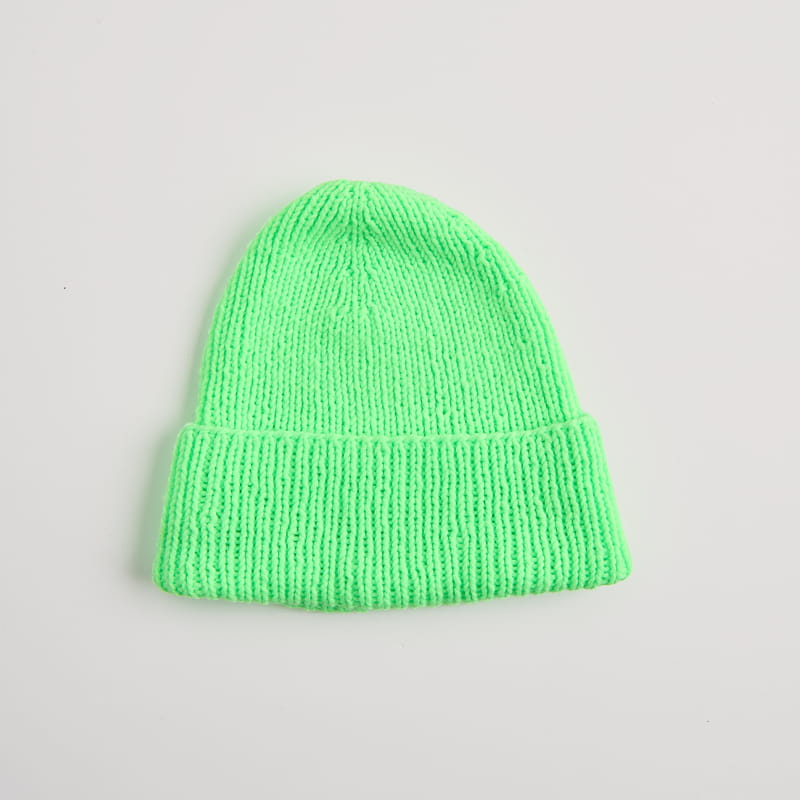 Gestrickte Mütze in Neongrün: Modell 01b aus dem Heft Vegan Cashmere
