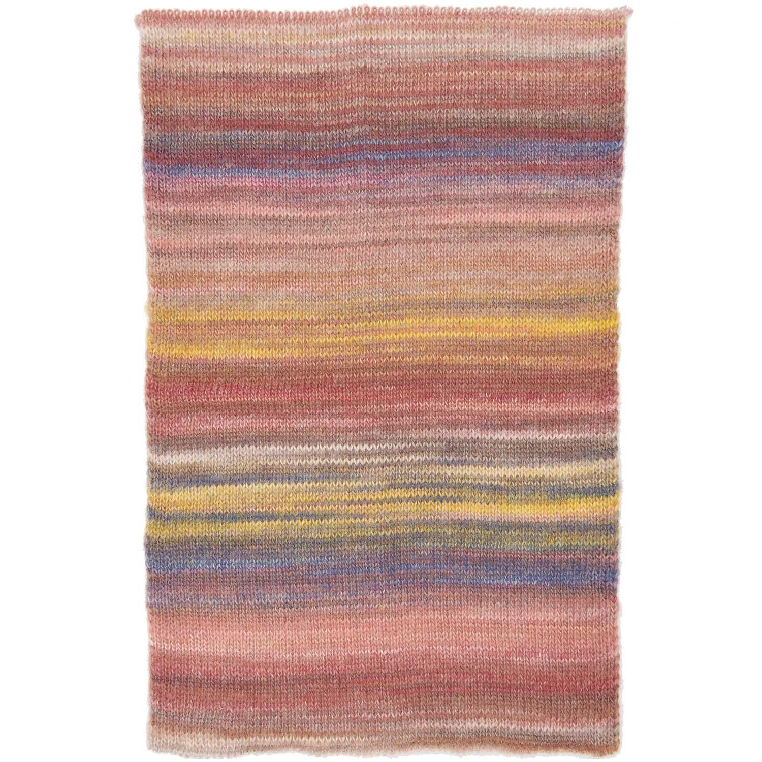 Creative Melange Garzato aran Wonderball: Strickstück in Lachs-Gelb mit sanften Farbverläufen, ideal für vielseitige Strickprojekte.
