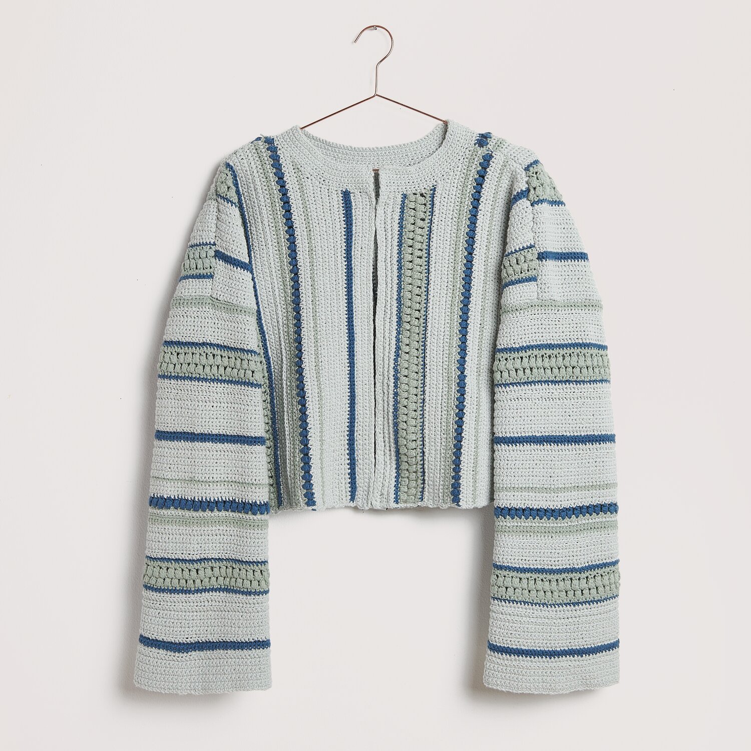 Die Neue Masche No. 12 Frühjahr-Sommer: Gestreifter Cardigan in Mint, Salbei und Petrol aus Essentials Super Cotton dk.