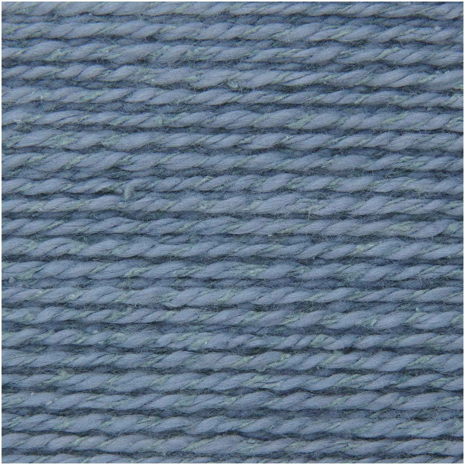 Luxury Organic Cotton Silk dk von Rico Design in Blau, Nahaufnahme der weichen, strukturierten Fasern.