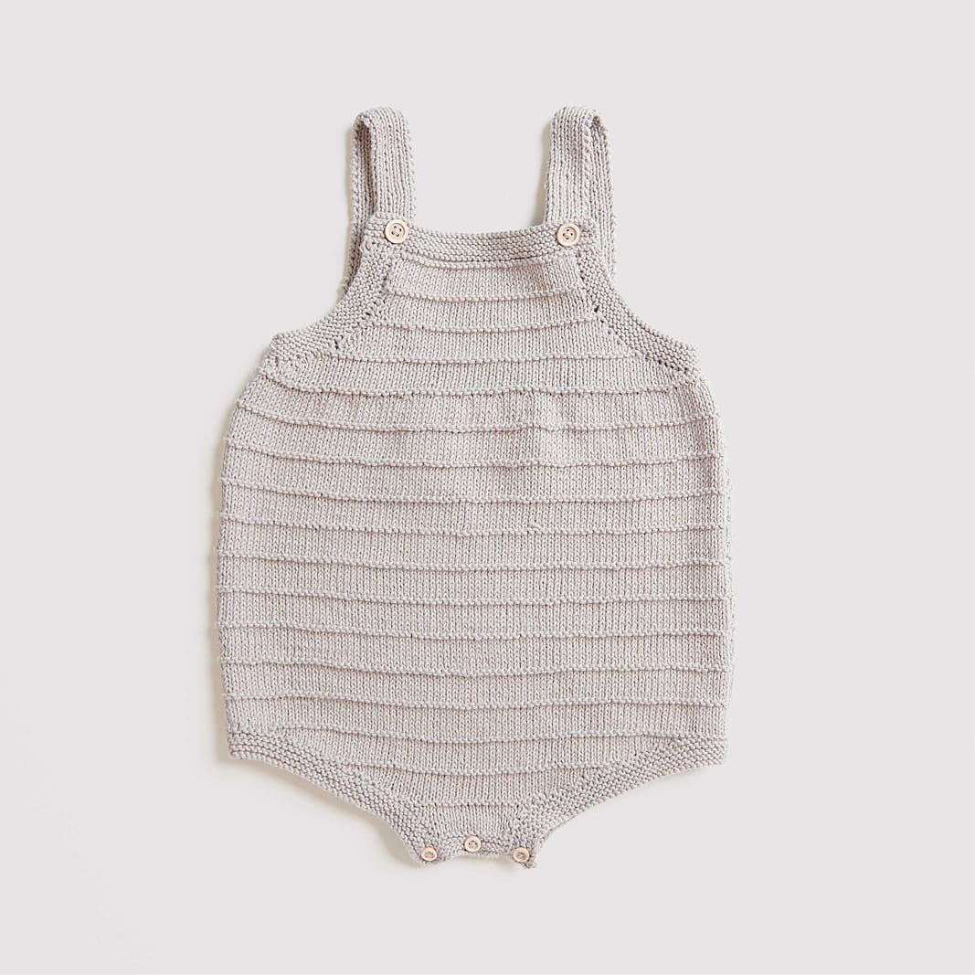 Gestrickter Strampler grau: Modell 12 aus dem Heft Rico Baby 039