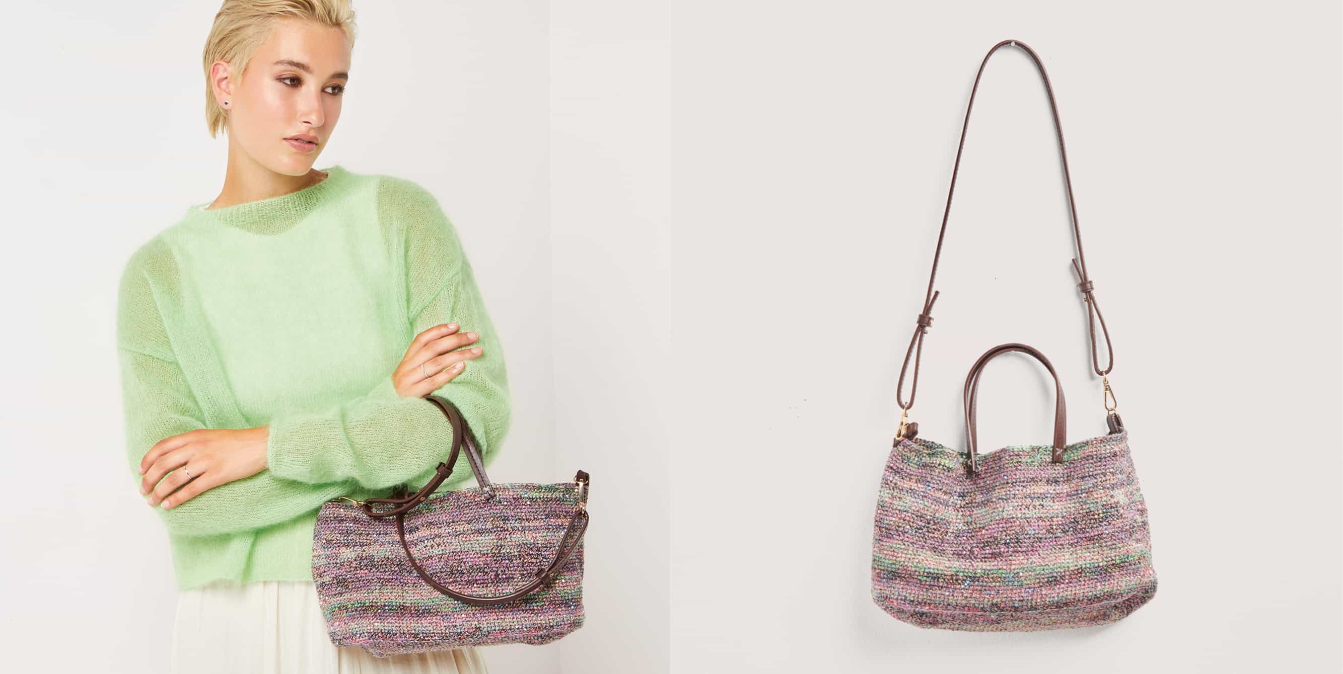 Gehäkelte Tasche Modell 23 aus Made by Me No. 20 getragen am Model und auf einem Bügel.