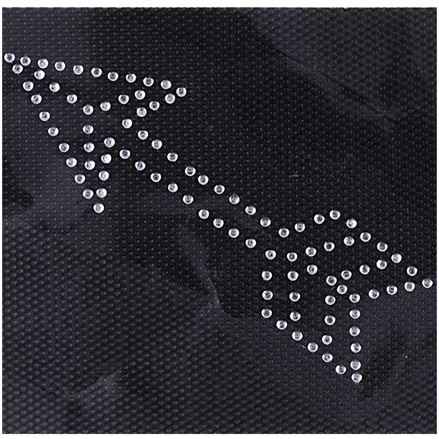 Bügelmotiv Pfeil 84x28mm Strass von Rico Design: Ein glitzernder Pfeil aus Strasssteinen auf schwarzem Hintergrund.