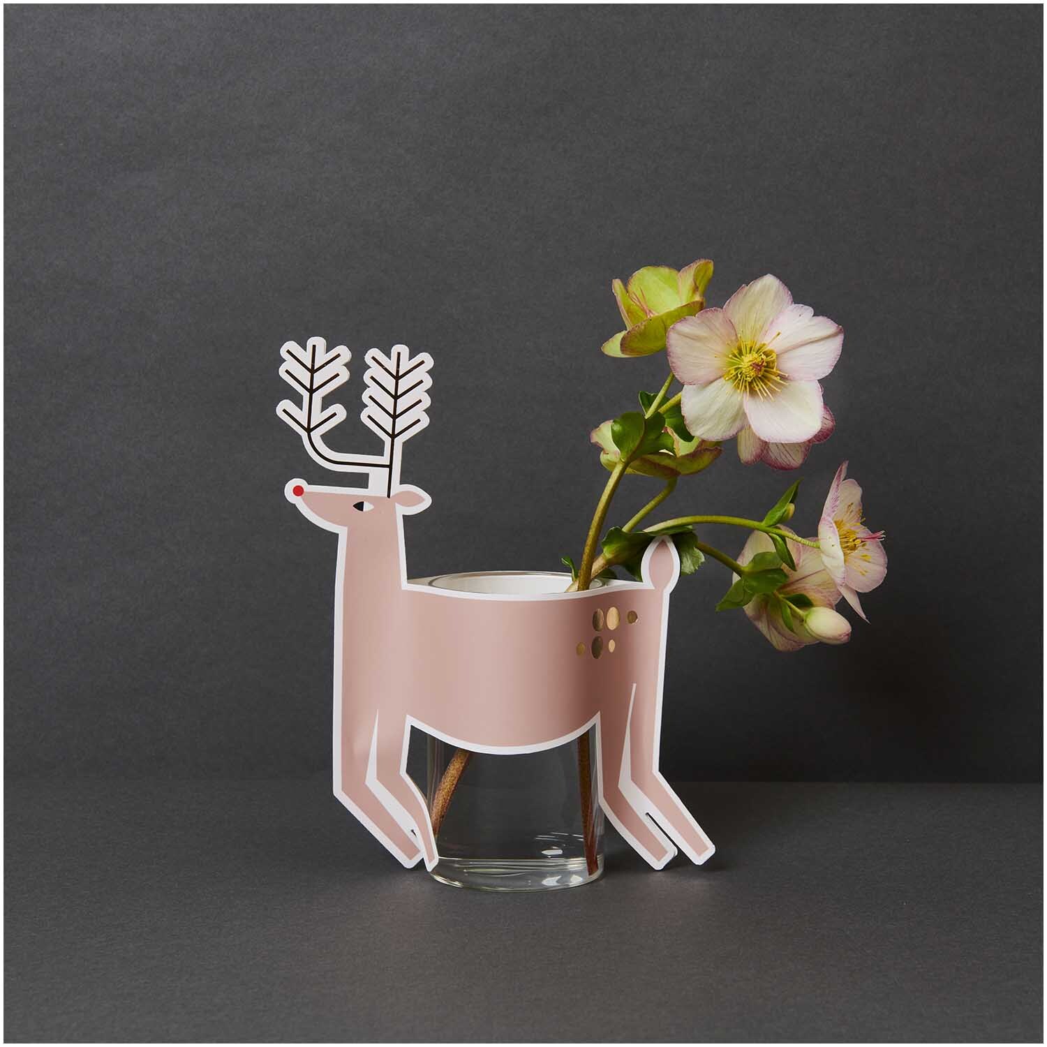 Paper Poetry Vasencover Rentier mit Blumen in einem Glas, gestaltet von Rico Design.