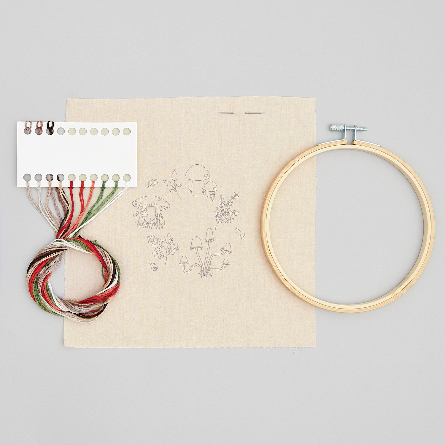 Stickpackung Shrooom Pilzkranz mit Stickrahmen, Garn und vorgezeichnetem Stoff von Rico Design.