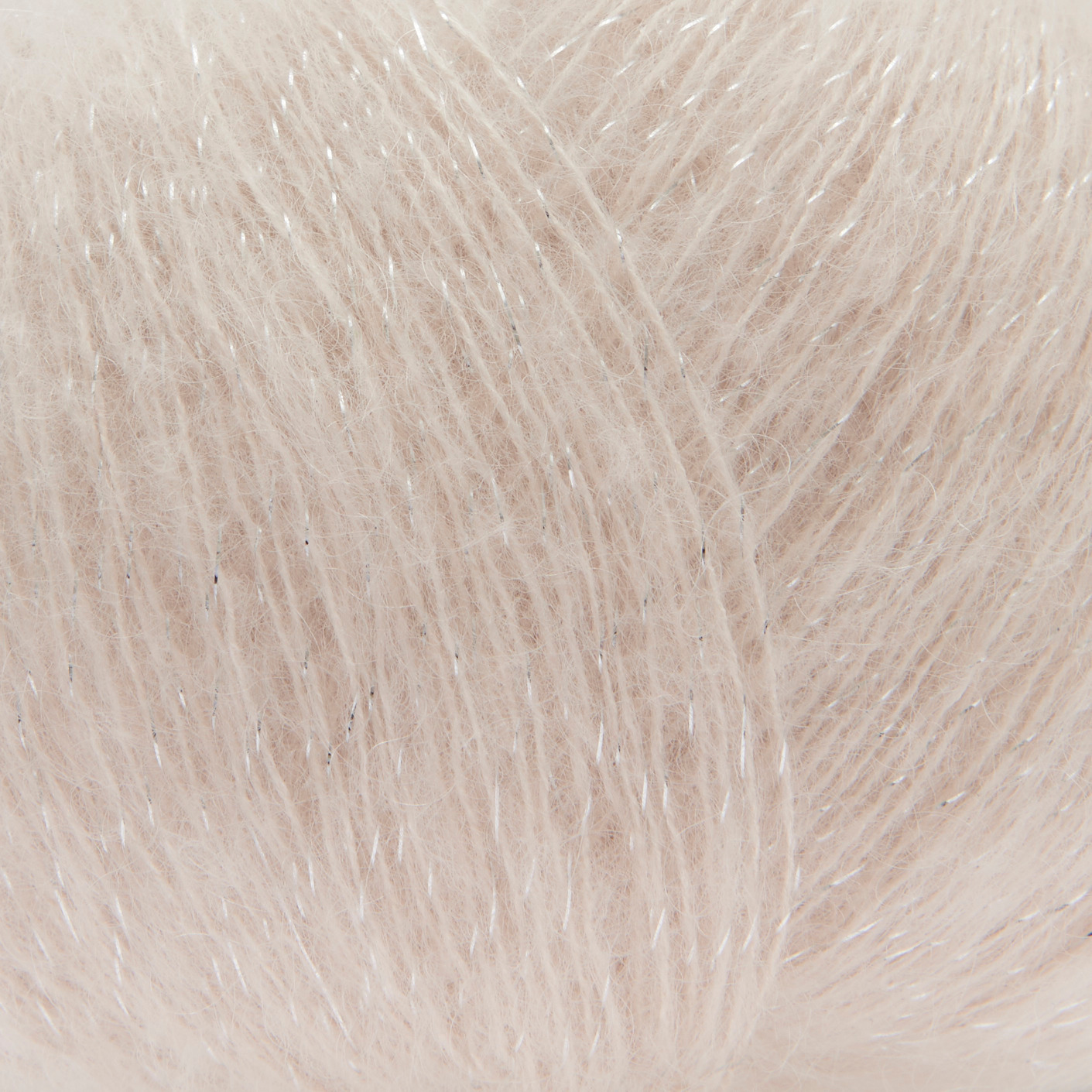 Essentials Super Kid Mohair Loves Silk Glamorous Glitter: Weiches, natürliches Garn von Rico Design, ideal für elegante Strickprojekte.
