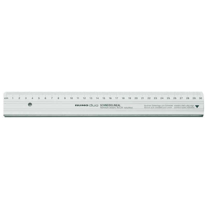 Schneidelineal Aluminium 30cm, silber, von RUMOLD, auf weißem Hintergrund mit Zentimeterskala.