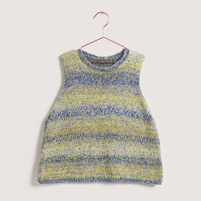 Gestricktes Top mit Farbverlauf in Blau und Gelb: Modell 17 aus dem Heft Made by Me No. 22