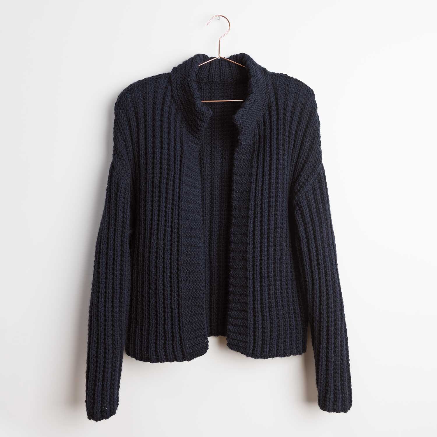 Strickanleitung Rippenmuster-Jacke aus Essentials Alpaca Blend chunky von idee. Creativmarkt 
