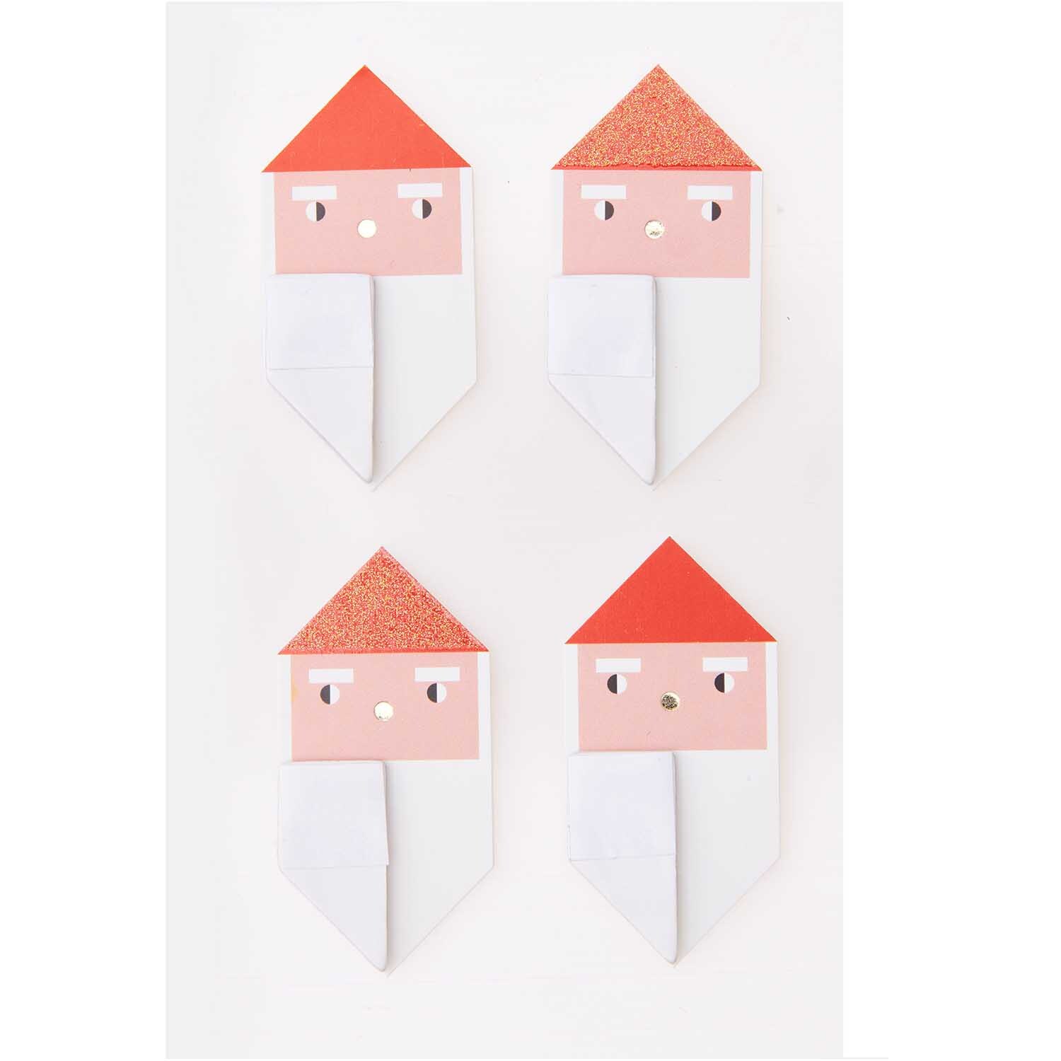 Paper Poetry Wabenpapiersticker Weihnachtsmann: Vier rote und weiße Weihnachtsmann-Sticker von Rico Design auf einem Blatt.