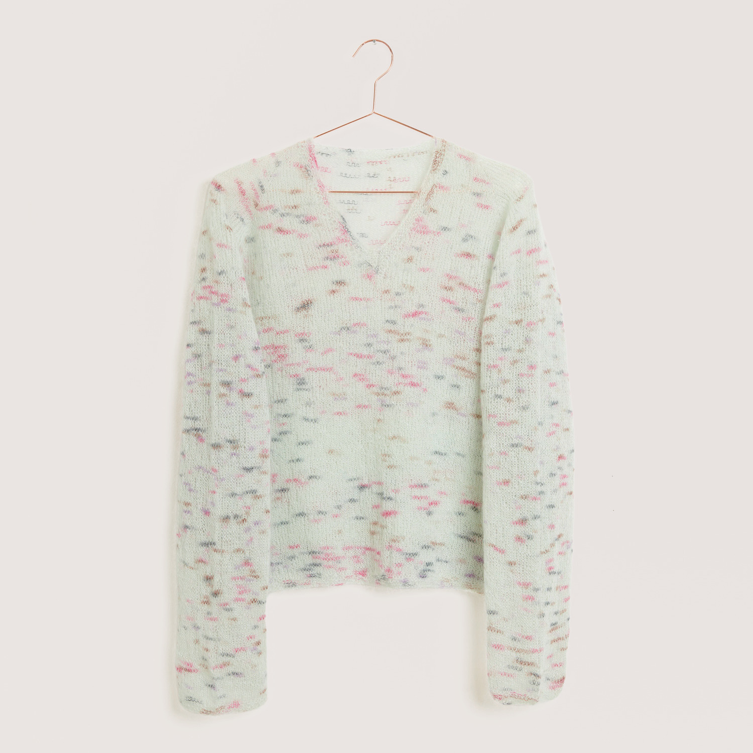 Essentials Super Kid Mohair Loves Silk Cute Confetti Pullover in Pastellfarben mit V-Ausschnitt, ideal für den Sommer.