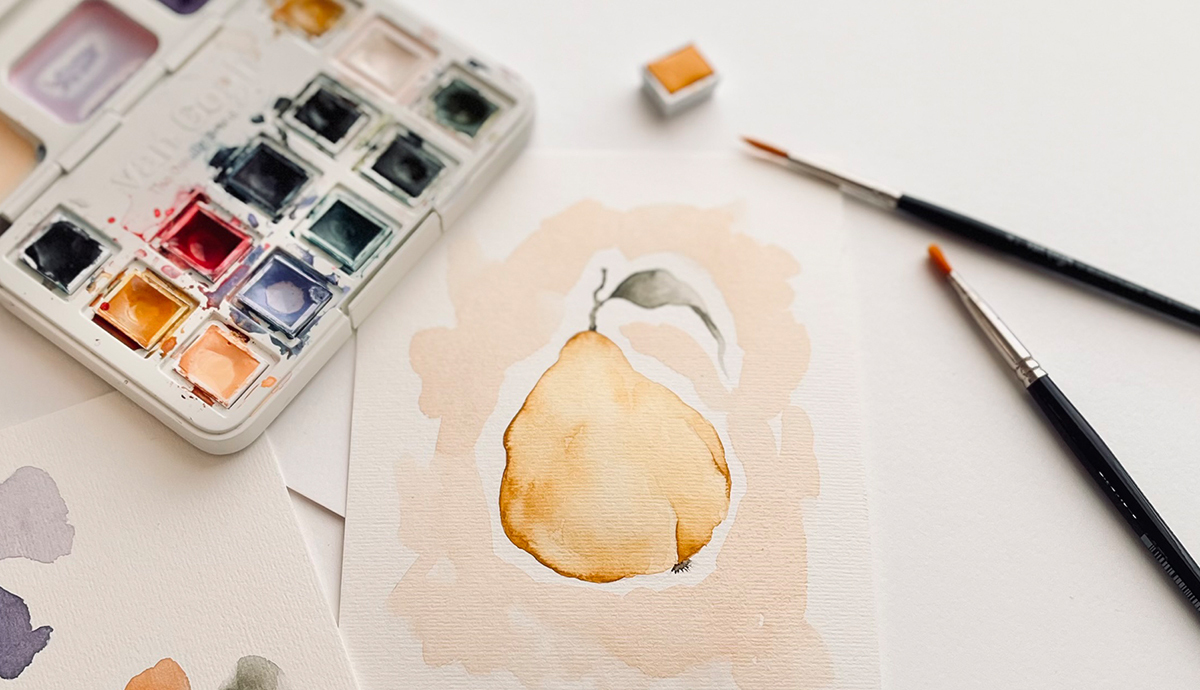 Anleitung Quitte malen: Aquarellzeichnung einer Quitte mit van Gogh Farben, Pinsel und Palette.