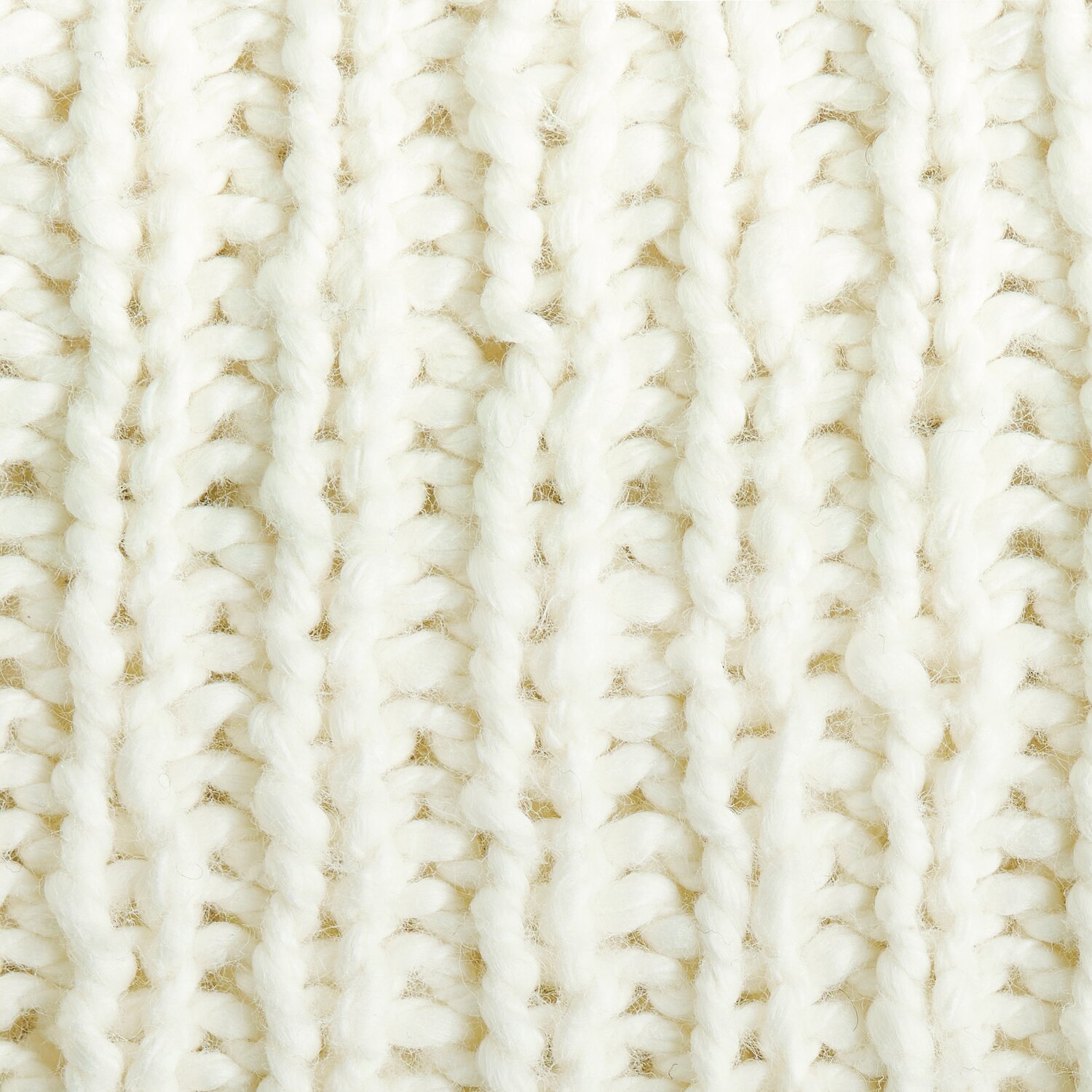 Essentials Super Cotton dk: Nahaufnahme von cremefarbenem Strickmuster, ideal für vielseitige Handarbeiten.