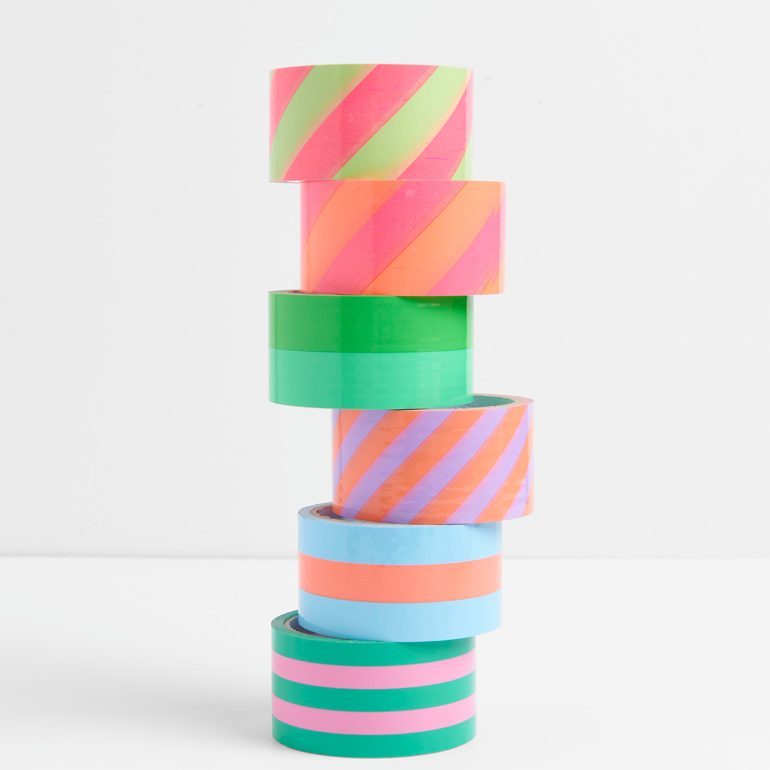 Paper Poetry Paketklebeband in leuchtenden Farben, gestapelt. Verschiedene Neon- und Pastelltöne von Rico Design.