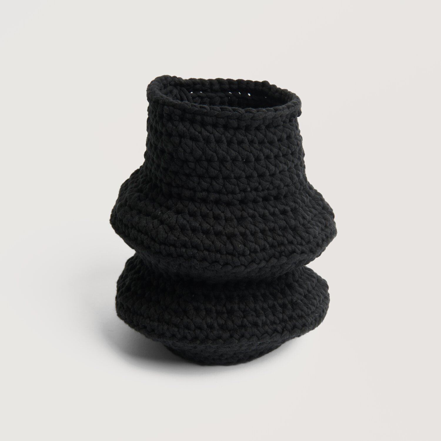 Häkelset Vase Modell 10b aus Home Special, schwarz, aus Fashion Jersey, 50g 72m.