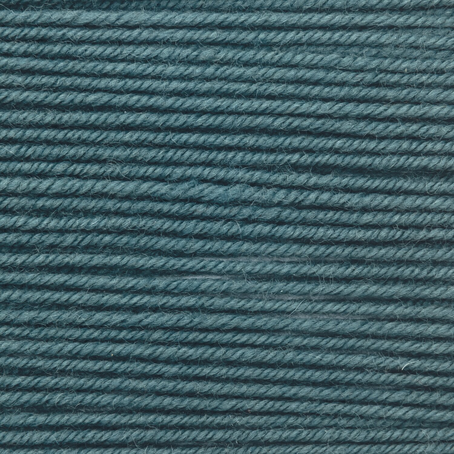 Essentials Merino dk, weiches mitteldickes Strickgarn von Rico Design, melierte blau-grüne Wolle, gleichmäßig aufgewickelt, Knäuelgröße 50g 110m