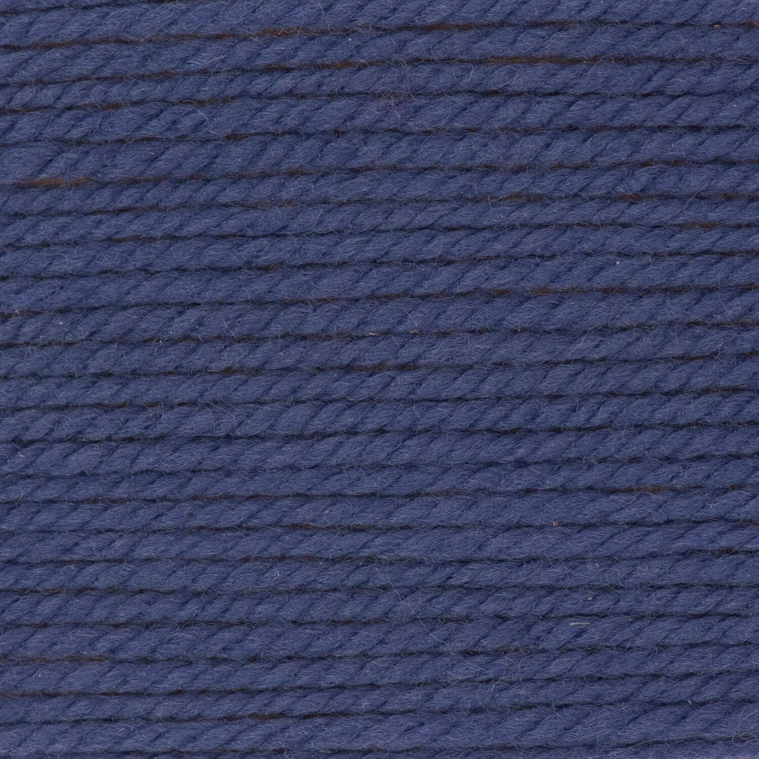 Wickelkarte des Garns Essentials Soft Merino aran in der Farbe 101 Indigo.