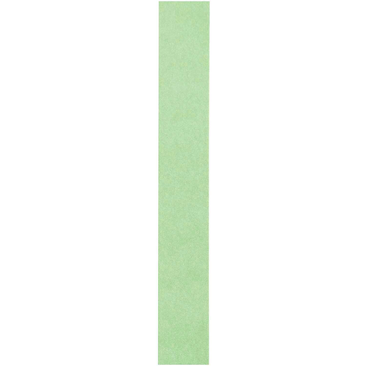 Paper Poetry Tape uni 15mm 10m von Rico Design in Mint. Das Bild zeigt ein mintfarbenes Klebeband auf schwarzem Hintergrund.